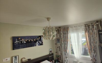 Plafond tendu et intégration domotique : comment anticiper l’éclairage, le son et les capteurs ?